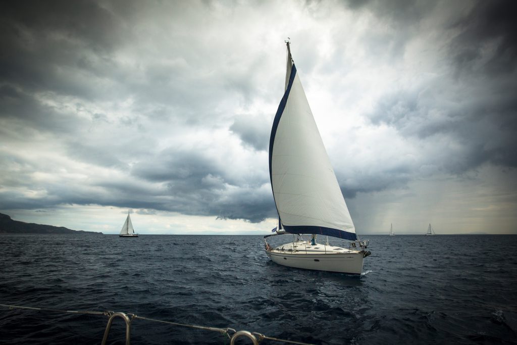 Sailing,ship,yachts,with,white,sails,in,the,sea,in