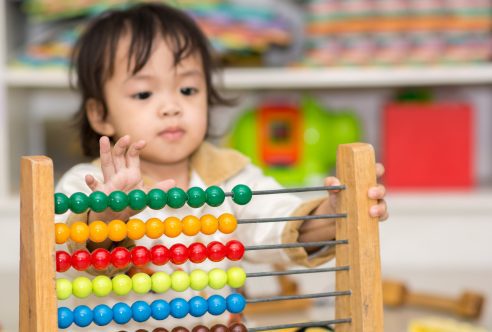 Cute,Asian,Girl,Playing,With,An,Abacus,Learning,To,Count